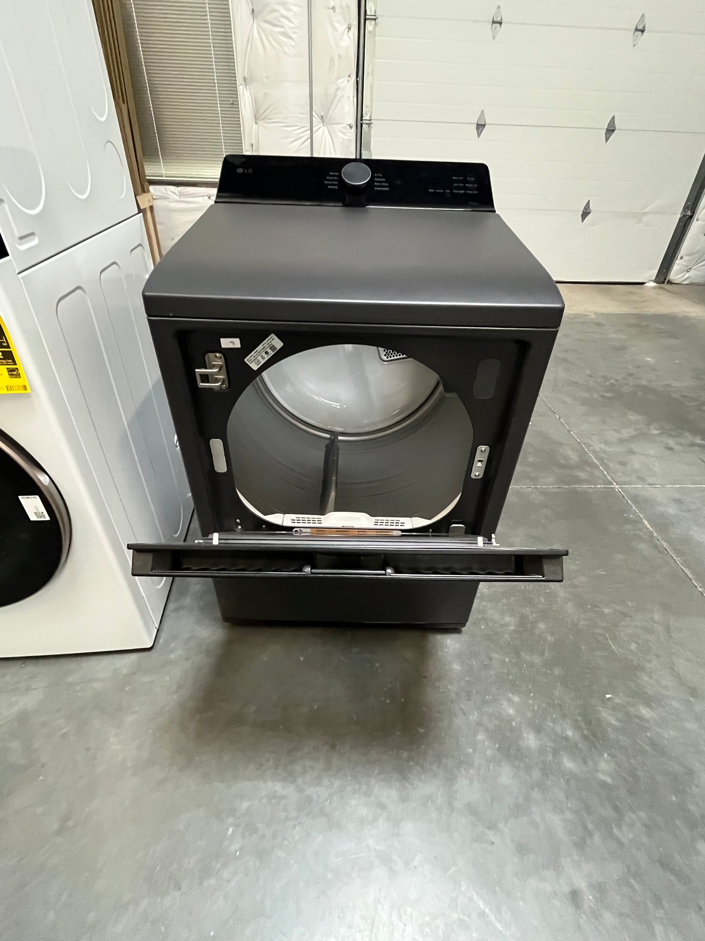 7.3 cu. ft. Ultra Large Capacity Rear Control Electric Dryer with LG EasyLoad™ Door and AI Sensing